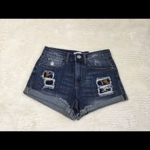 Mudd Medium WashHigh Waisted Embroidered 🌺shorts